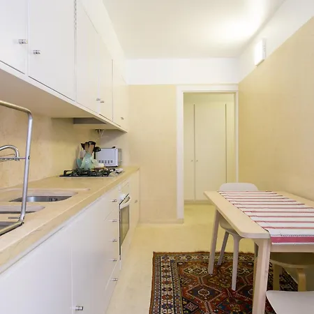 아파트 Glamorous House *