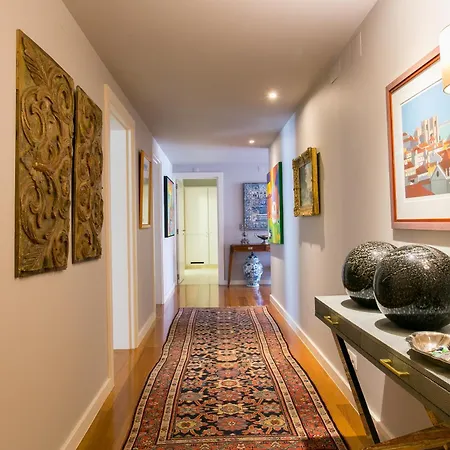 아파트 Glamorous House